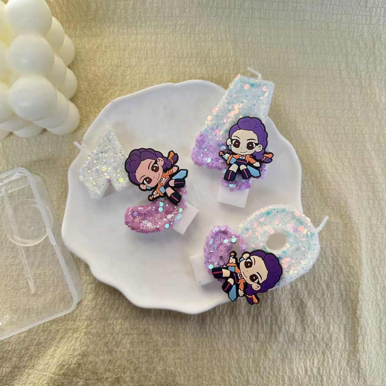 Event Supplies - กลุ่มนักล่าแม่มด เทียนวันเกิด ของตกแต่งเค้กสำหรับวันหยุด อุปกรณ์ประกอบฉาก กลิตเตอร์สีม่วง เทียนสร้างสรรค์